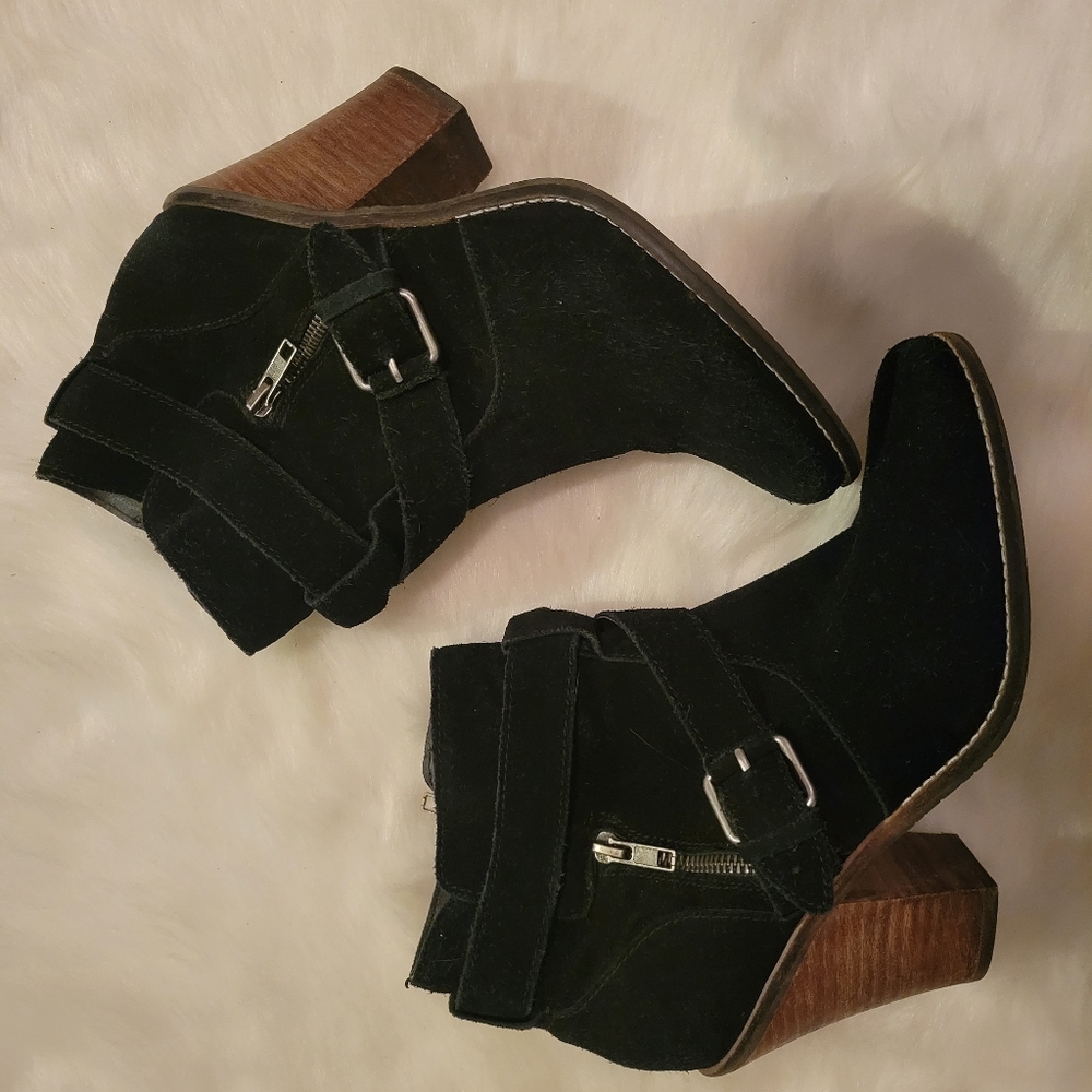 Dolce Vita Black black seude ankle strap heeled boots 167520 size 7.5
